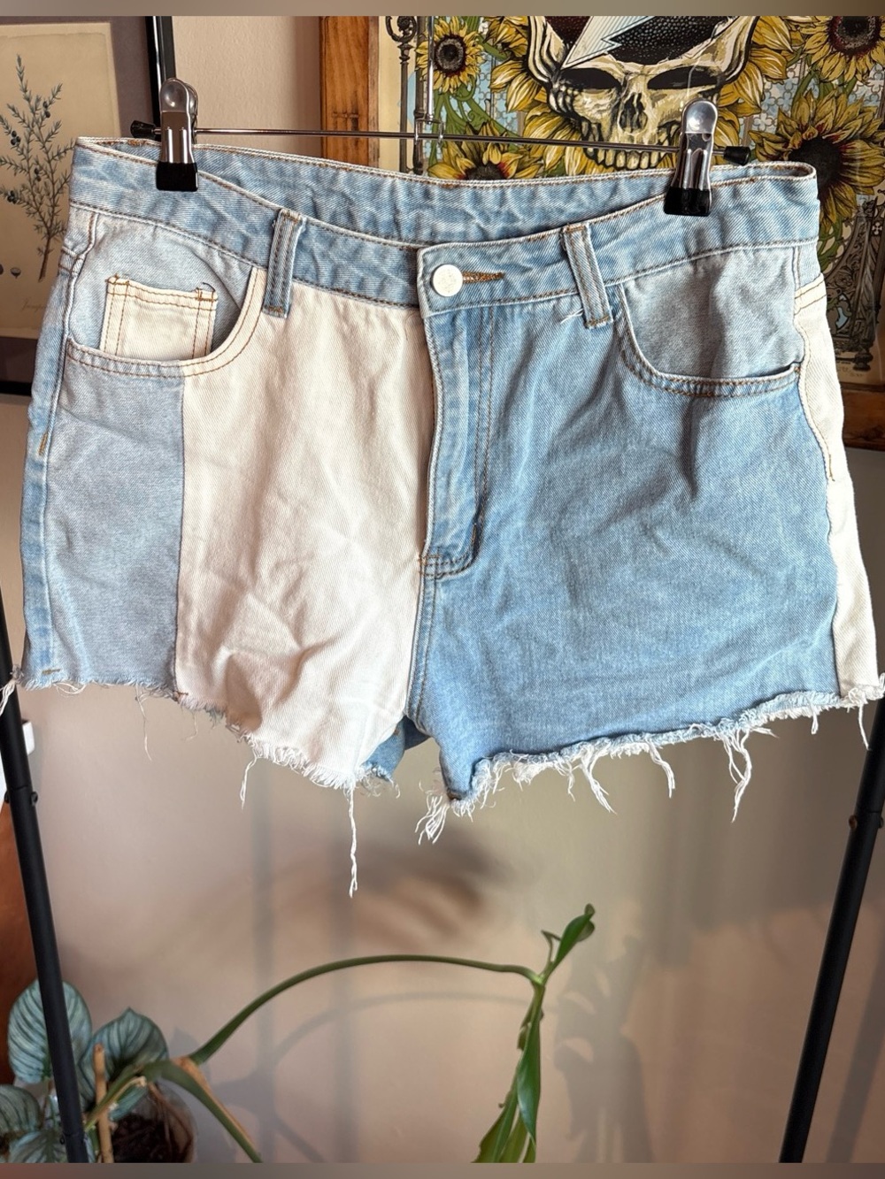 Women’s Two-Tone Light Wash Denim Shorts